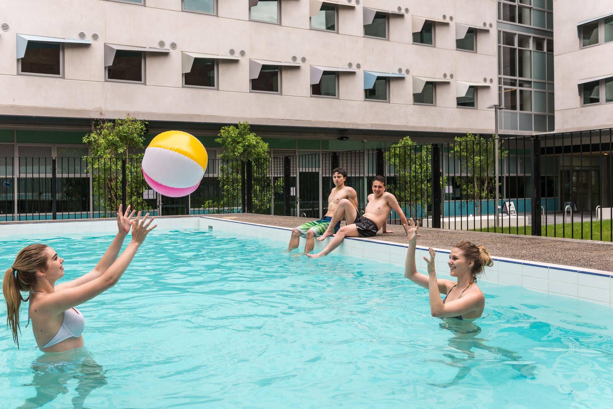 Student Village Мельбурн Екстер'єр фото